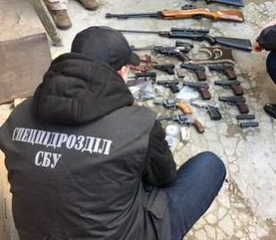Мешканець Одещини продавав в Інтернеті зброю та боєприпаси