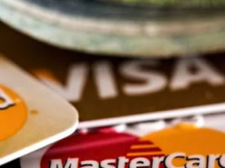 "Заблокировать карты для РФ": украинцев призвали присоединиться к обращению президента к Visa и MasterCard