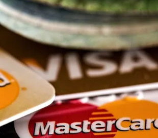 "Заблокировать карты для РФ": украинцев призвали присоединиться к обращению президента к Visa и MasterCard