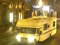 ФБР вважає причетним до вибуху фургона в Нешвіллі місцевого жителя з «параноєю через 5G» — CBS