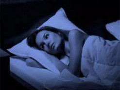 Безсонні ночі можуть призвести до набору кілограмів