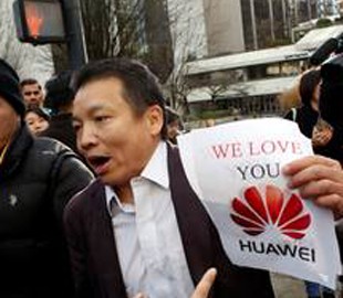 Китайские компании устраивают акции в поддержку Huawei