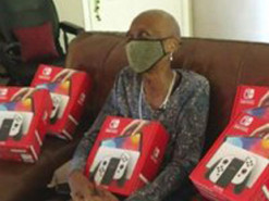 Літня американка помилково отримала 6 консолей Nintendo Switch. Вона хотіла їх повернути, але сталося «різдвяне диво»