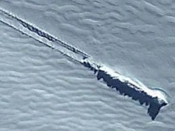 На картах Google разглядели следы крушения неопознанного корабля