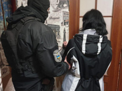 На Днепропетровщине задержали женщину, снимавшую порно со своей 4-летней дочерью