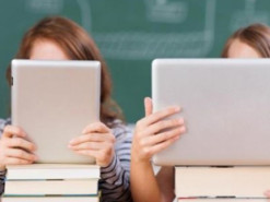 Порушення уваги, депресія, ожиріння: експерти розповіли про онлайн-ризики для дітей