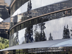 «При Джобсе такого не было»: сотрудники Apple разбивают лбы о стеклянные стены нового кампуса
