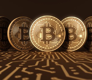 Популярность биткоина продолжает падать