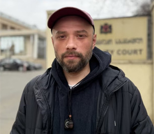 Суд у Грузії припинив провадження проти оператора Радіо Свобода за «стояння на тротуарі»