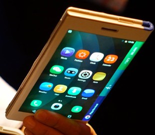 Складной смартфон Samsung Galaxy X «подорвет» продажи всех новых iPhone в 2018 году