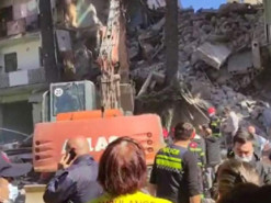 "Застрял под большим бетоном, помогите": в Грузии люди пишут посты в Facebook из-под обрушенного дома