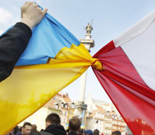 Українцям у Польщі виплачуватимуть соцдопомогу: хто може розраховувати на неї