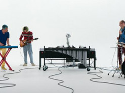 Робот-музыкант научился петь и отправится в тур