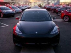 Новое обновление превратило электромобиль Tesla в игровую приставку