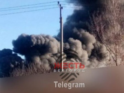У російському Бєлгороді повідомляють про вибухи та сильну пожежу
