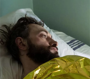 У раненого телеоператора 24 канала Александра Навроцкого стабильно тяжелое состояние, – НСЖУ