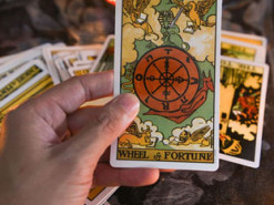 Гороскоп на 13 жовтня 2022 року за картами Таро для всіх знаків зодіаку