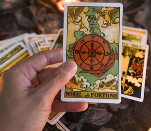 Гороскоп на 13 жовтня 2022 року за картами Таро для всіх знаків зодіаку