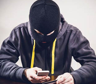 Псевдоработник банка обманул женщину на 35 тысяч гривен