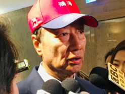 Основатель Foxconn призывает Apple убрать производство из Китая