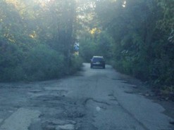 Киевляне собрали почти 100 тыс. грн и сами отремонтировали аварийную дорогу