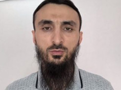 Критиковавший власти Чечни блогер опознал напавшего на него человека