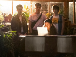 Вышел трейлер музыкального сериала "Джули и призраки" от Netflix