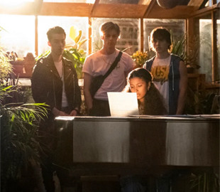 Вышел трейлер музыкального сериала "Джули и призраки" от Netflix