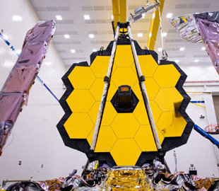 NASA развернули первый солнцезащитный слой под телескопом «Джеймс Уэбб»