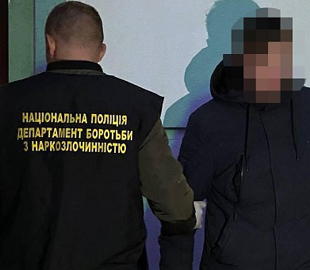 Поліцейські затримали 22-річного «закладника» з  психотропами