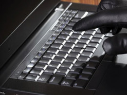 Мужчина перечислил мошенникам 12 тысяч гривен за виртуальный автомобиль