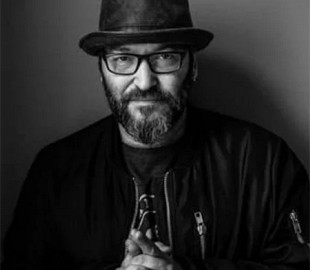 «Ми всі будемо прокляті». Ведучий телеканалу Дождь Михайло Козирєв закликав росіян подивитися фото з Бучі