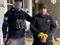 На Харківщині викрили зрадників, які допомагали росіянам будувати бліндажі та патрулювати міста – ДБР