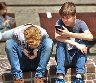 Больше ядер и дюймов. По каким критериям выбирают смартфоны в Украине и мире