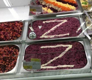 У Росії чоловік пожартував над "патріотичним" Z-салатом і потрапив до рук поліції