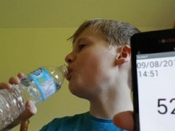 Просто добавь воды: YouTube покорил странный тренд