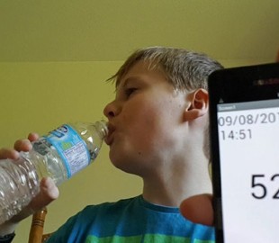 Просто добавь воды: YouTube покорил странный тренд