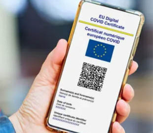 В ЕС договорились продлить действие COVID-паспортов еще на год: появились подробности