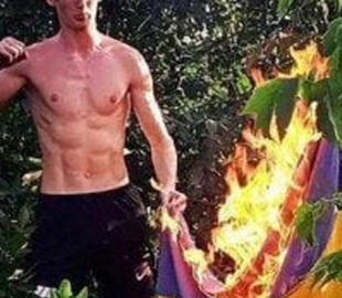 Чоловік з Маріуполя спалив прапор України й похвалився цим у мережі