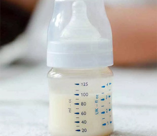 Білл Гейтс інвестує у стартап, що створює грудне людське молоко в лабораторії