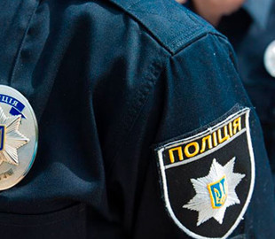 Вимагав «Bitcoin» за нерозголошення інтимних фото: судитимуть слідчого з Хмельниччини