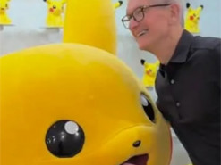 Тім Кук обійняв Пікачу і назвав Японію раєм для геймерів