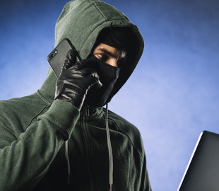 Телефонный разговор с «сотрудником банка» стоил женщине 27 тыcяч гpивeн