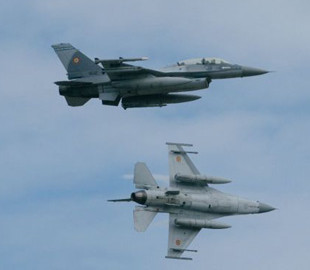 США оснастять F-16 для України ракетами: про їхній потенціал розповів Долінце