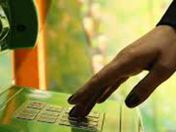 Очень "экстренные деньги". Группа мошенников, укравшая у "ПриватБанка" миллионы гривен, пошла под суд