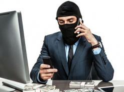 Мошенник попросил телефон "позвонить" и оформил на приятеля 3 кредита