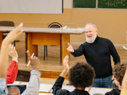 Педагоги не воюють. Хто з учителів та вчених отримав відстрочку від мобілізації