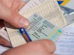 Водительские права в смартфоне: стало известно, как полицейские будут проверять данные