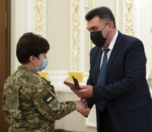 В Офисе Президента поздравили и наградили работников Госспецсвязи