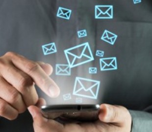 Американец несколько лет отмечает День благодарения с чужой бабушкой, которая ошиблась номером